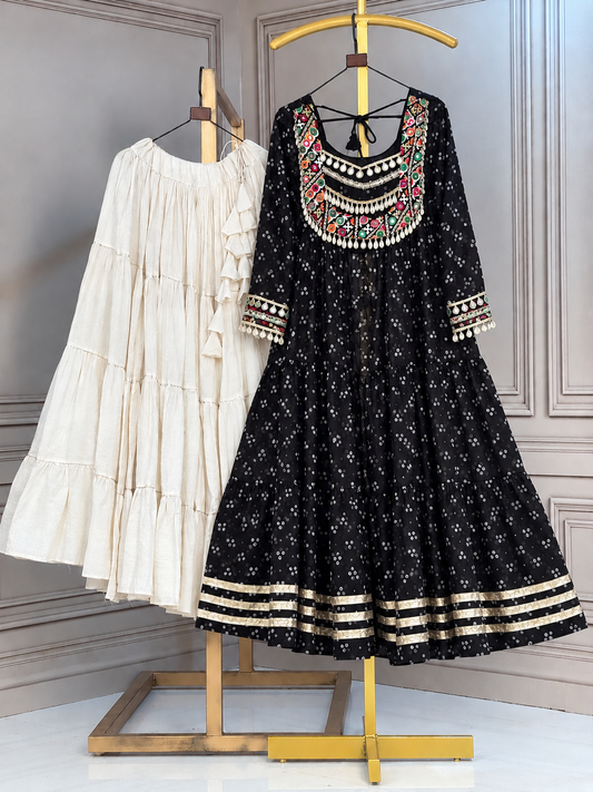 Bandhani Gamthi Shrug with 12 Mtr White Kora Cotton Lehenga