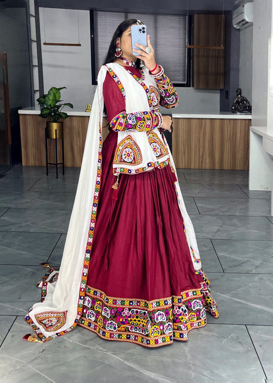 Traditional Gujarati Embroidered Chaniya Choli for Navratri