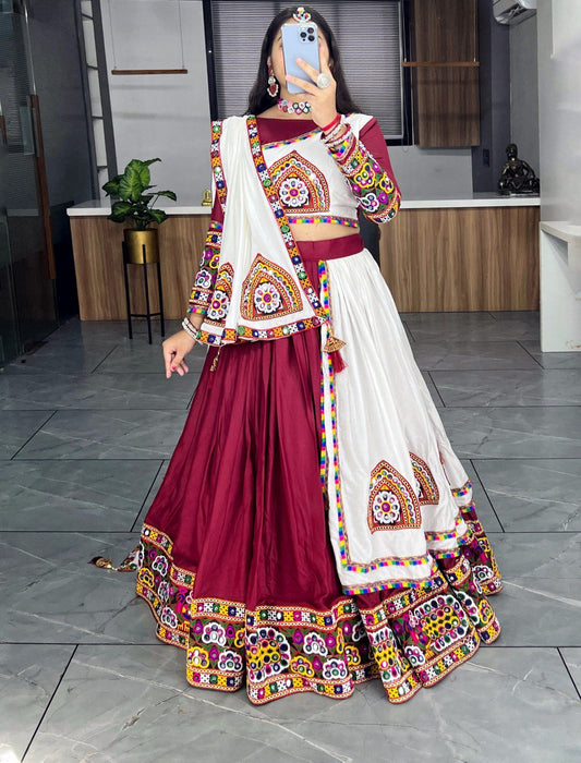 Traditional Gujarati Embroidered Chaniya Choli for Navratri